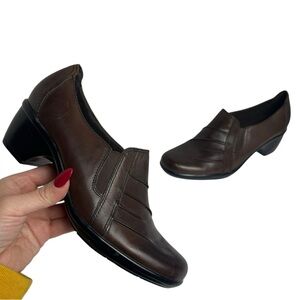Clarks Partridge Brown Leather Shoes Womens Size 6.5 Slip On Comfort Heels